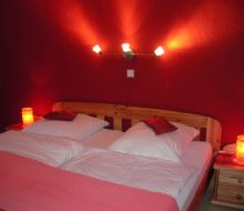 Bett im Zimmer im Gasthaus zum L&ouml;wen Hofgeismar-H&uuml;mme