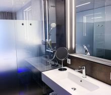 Waschbecken im Bad Hotel Zeitgeist Warburg