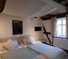Schlafzimmer in der Fewo Beim Bildhauer Karl F. Trendelburg-Sielen