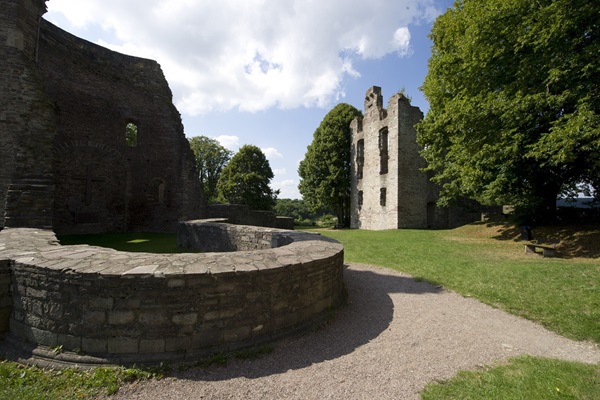 Blick auf das Gelände der Krukenburg bei Bad Karlshafen